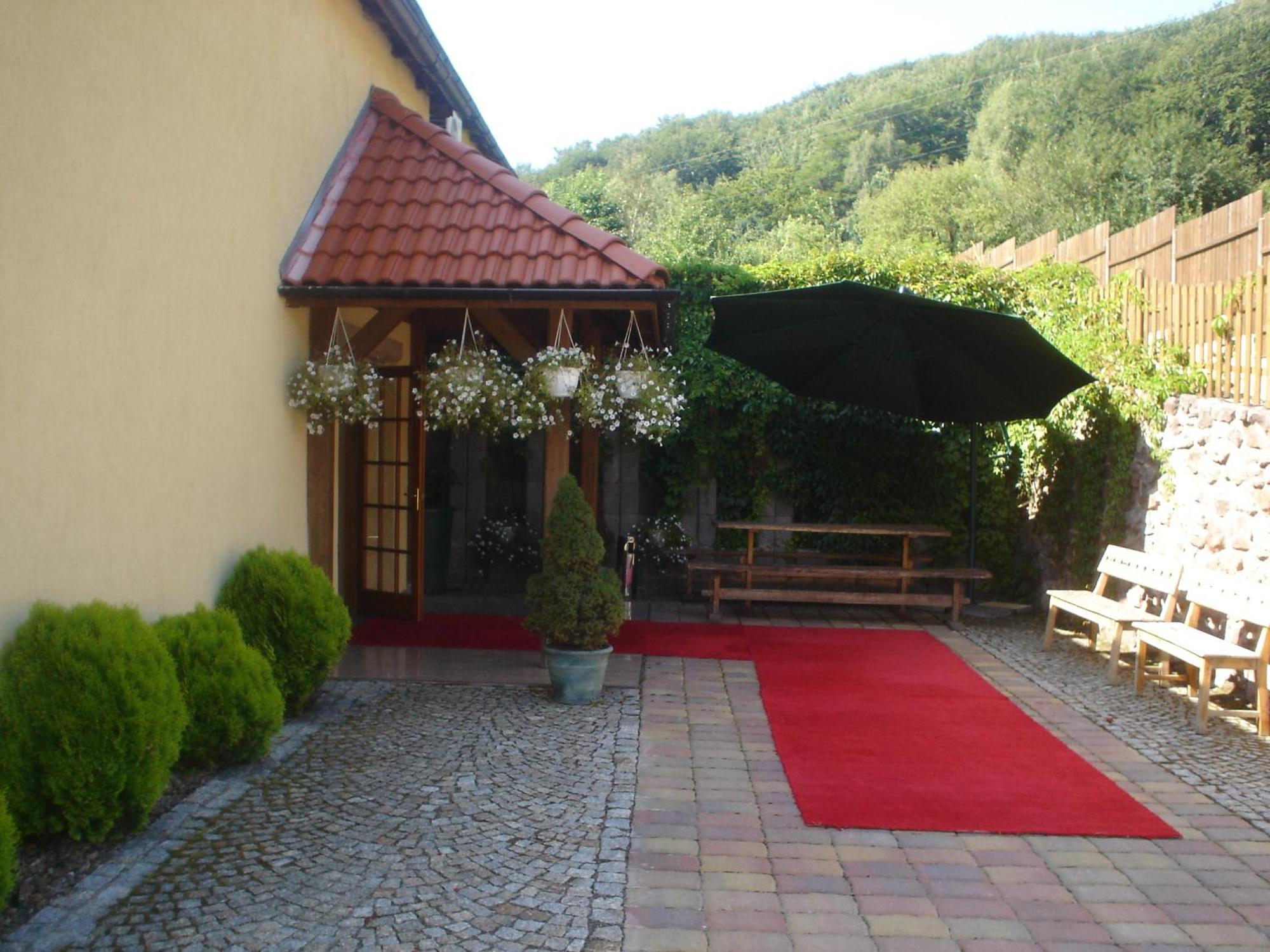 Zielone Wzgorze Hostel วาลบ์จิก ภายนอก รูปภาพ