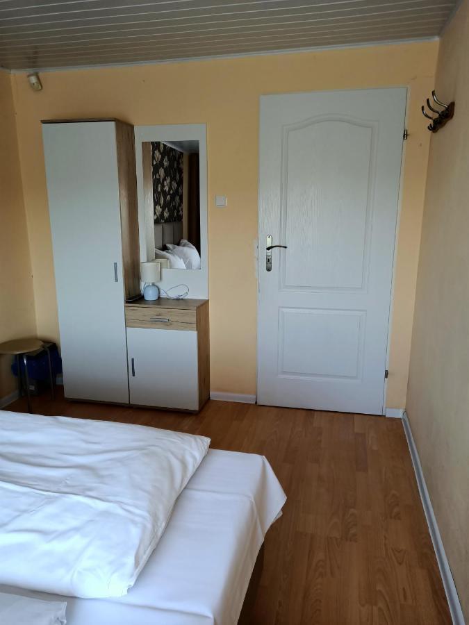 Zielone Wzgorze Hostel วาลบ์จิก ภายนอก รูปภาพ