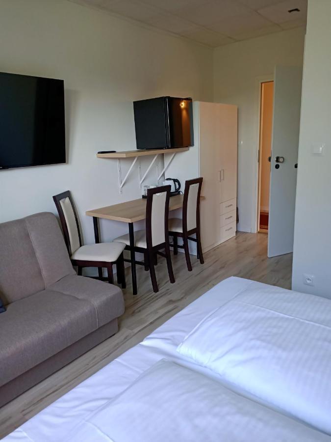 Zielone Wzgorze Hostel วาลบ์จิก ภายนอก รูปภาพ